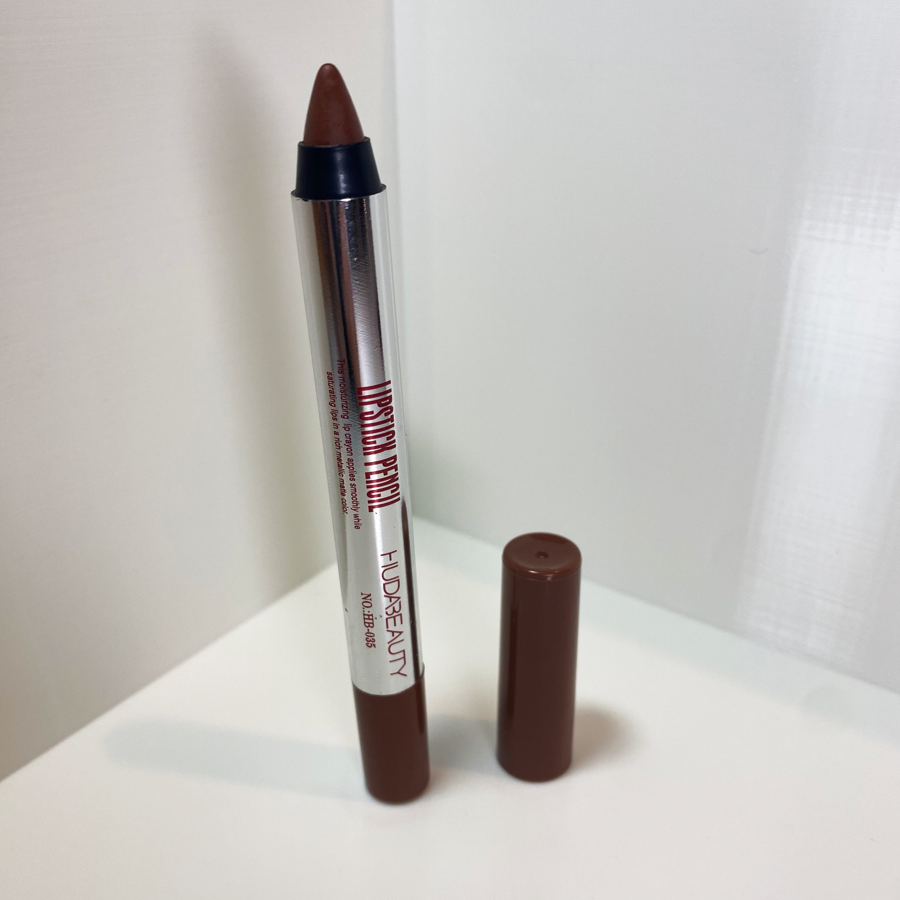 Huda Beauty Lápiz Labial