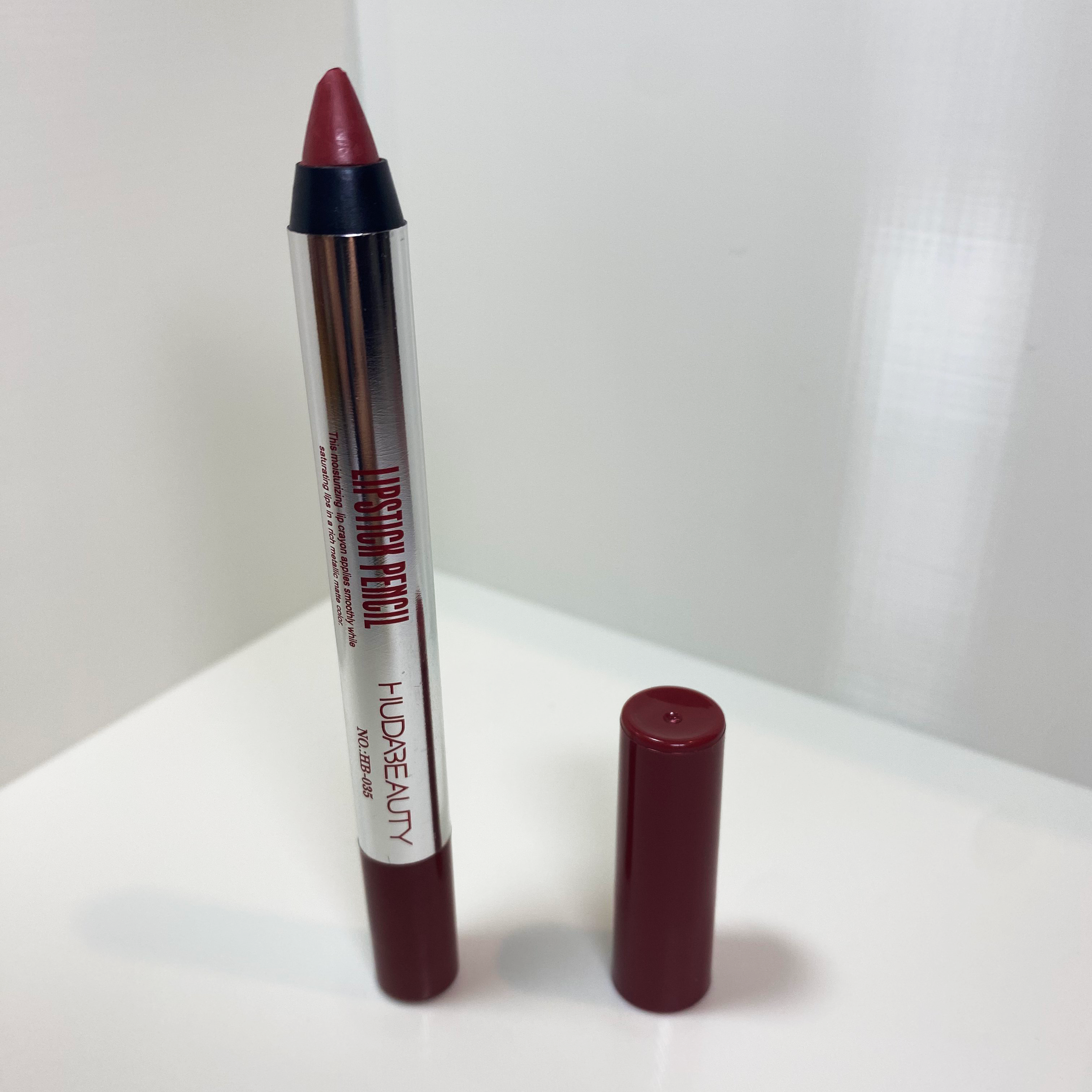 Huda Beauty Lápiz Labial
