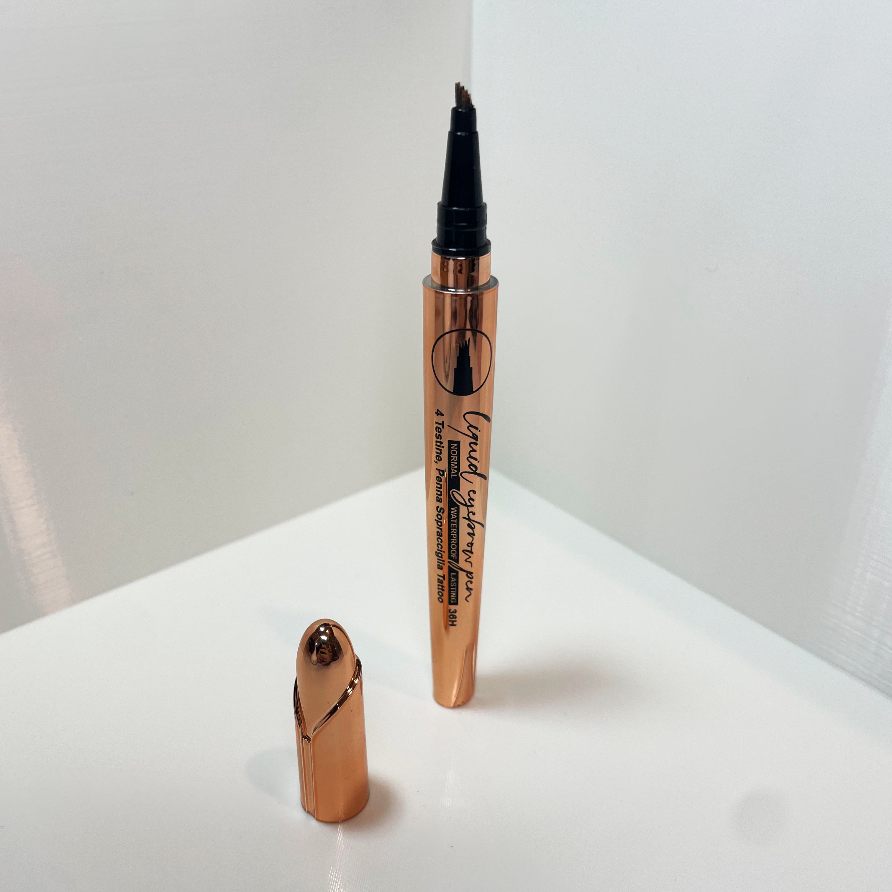 Huda Beauty Lápiz de Ceja Líquido A Prueba de Agua 36H