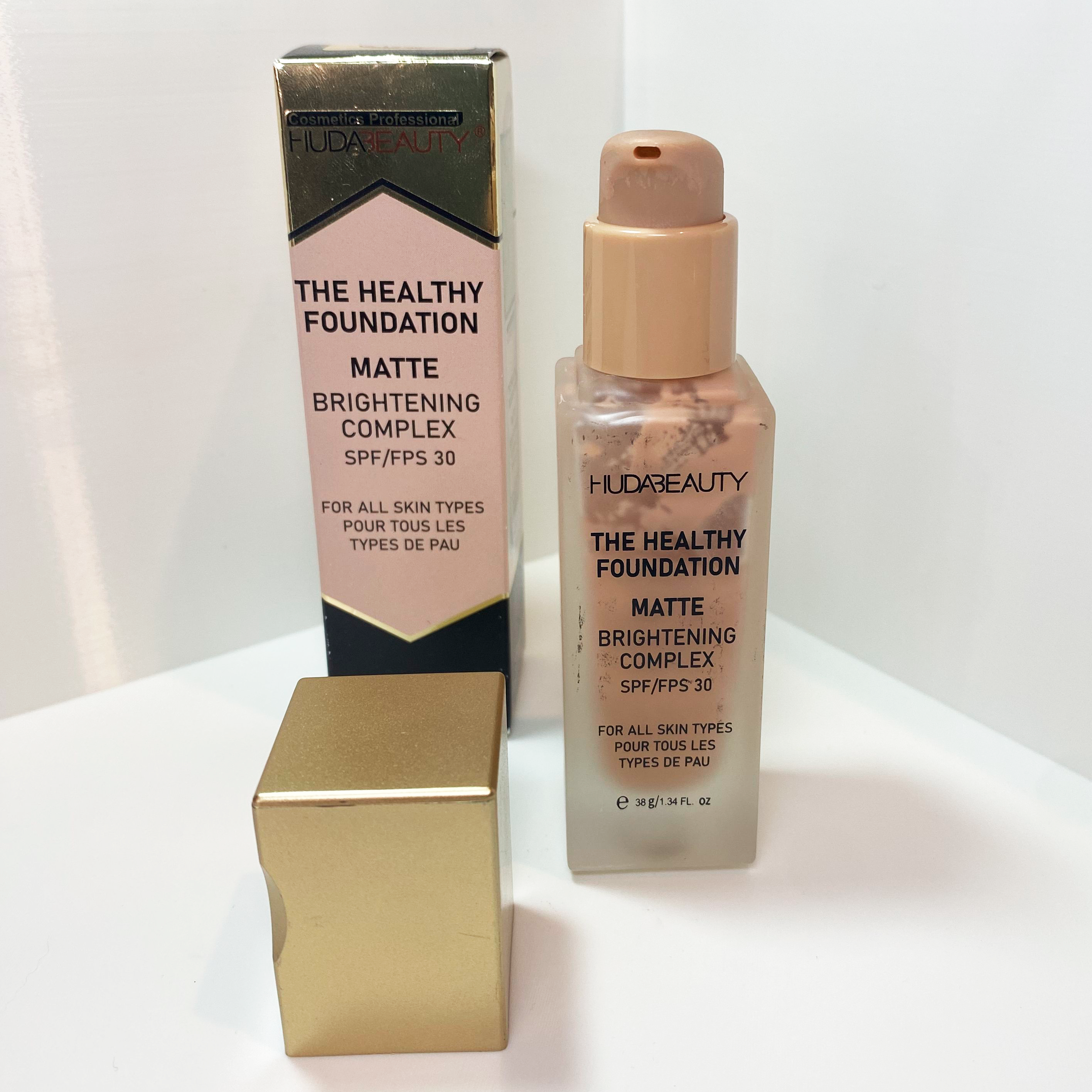 HudaBeauty The Healthy Foundation Matte FPS 30