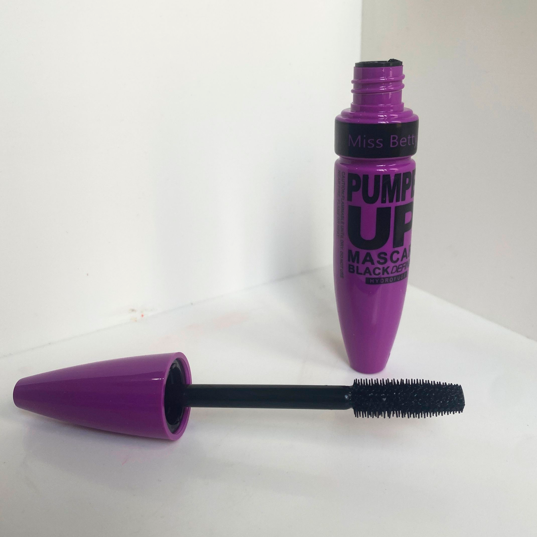 Miss Betty Pumped Up! Mascara Black Define